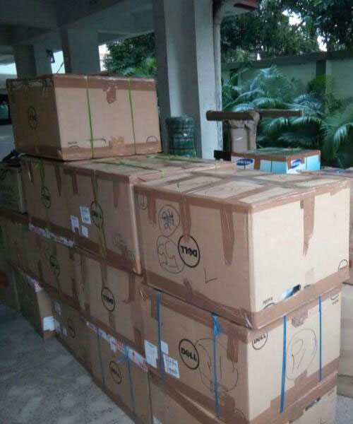 Packers and movers in Kanpur staff carrying a heavy sofa using professional lifting straps.